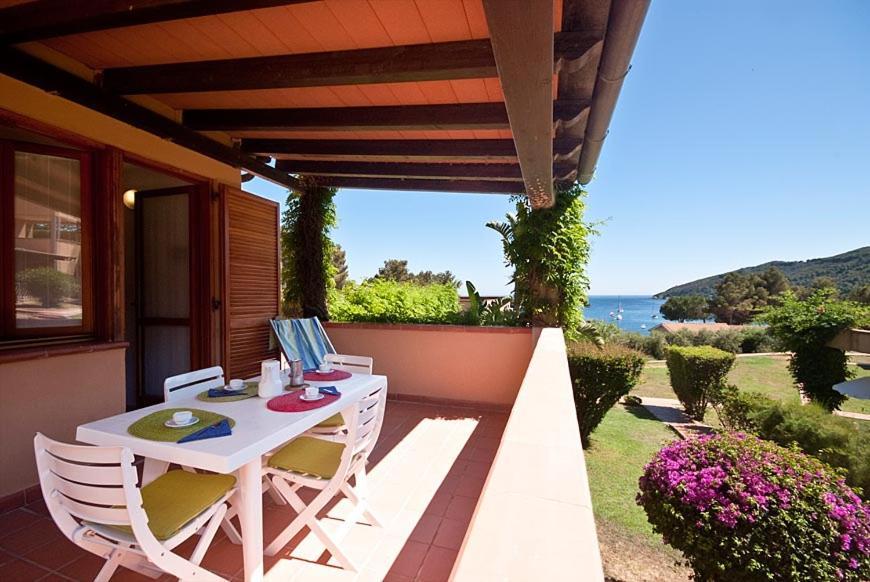 Casa Del Golfo Aparthotel Lacona Bagian luar foto