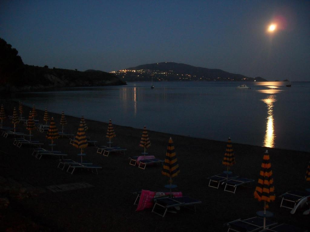 Casa Del Golfo Aparthotel Lacona Bagian luar foto