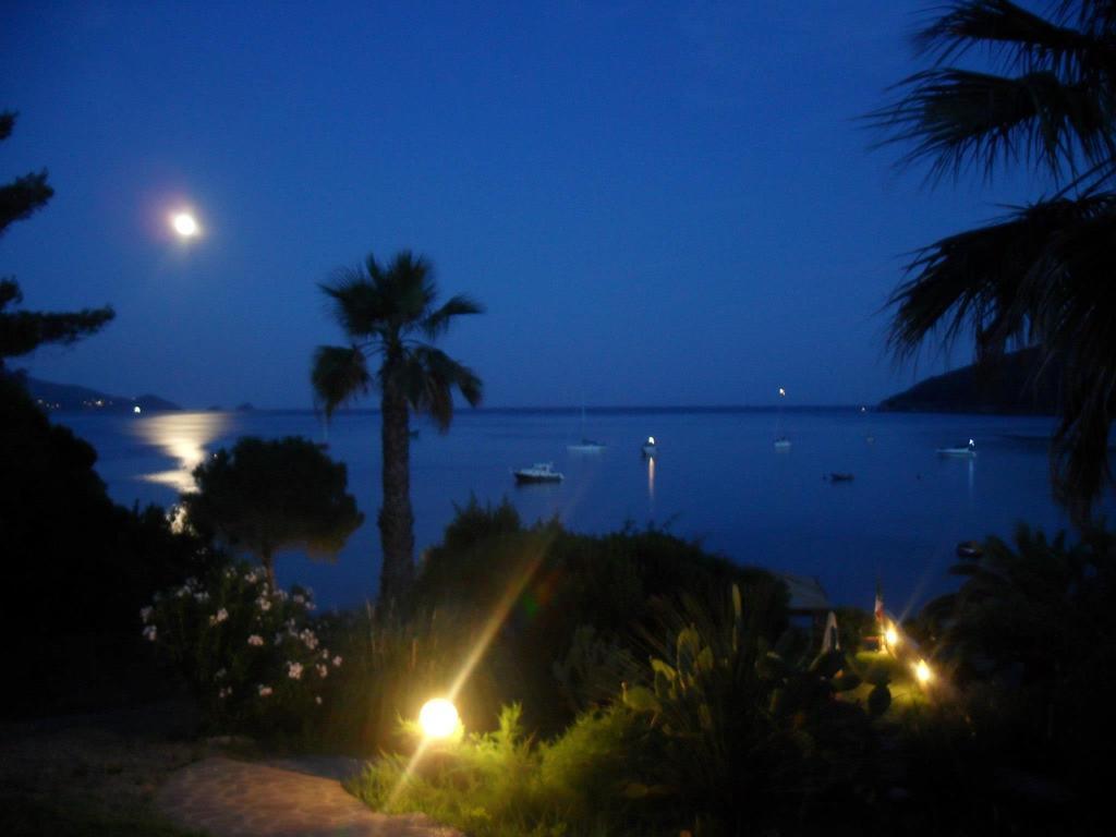 Casa Del Golfo Aparthotel Lacona Bagian luar foto