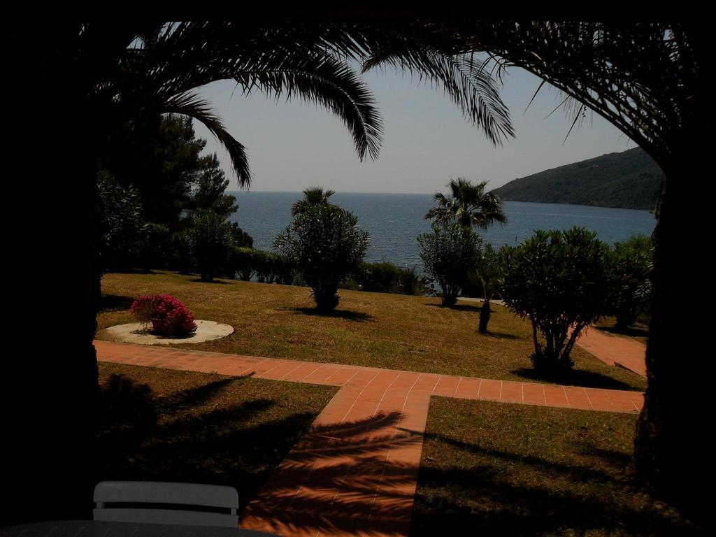 Casa Del Golfo Aparthotel Lacona Bagian luar foto