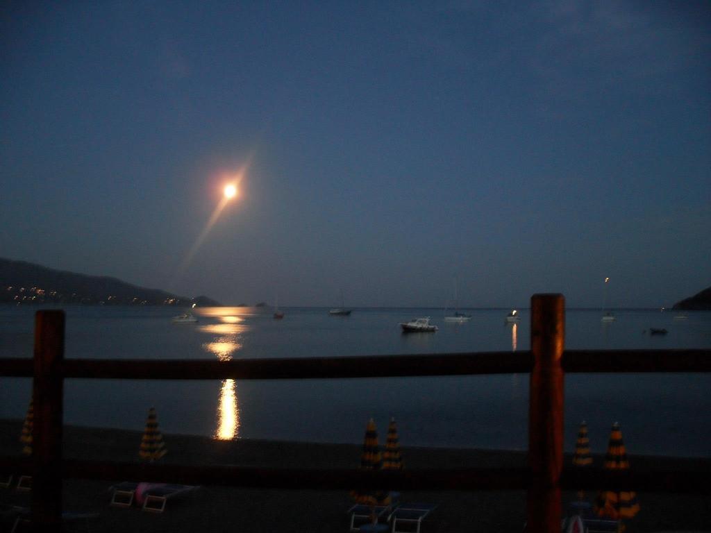 Casa Del Golfo Aparthotel Lacona Bagian luar foto
