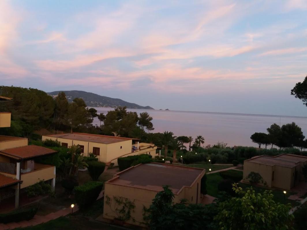Casa Del Golfo Aparthotel Lacona Bagian luar foto