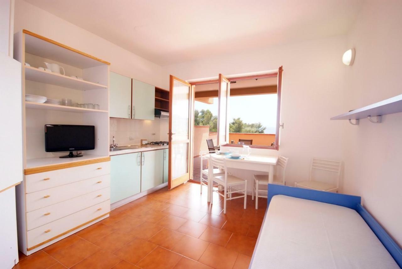 Casa Del Golfo Aparthotel Lacona Bagian luar foto